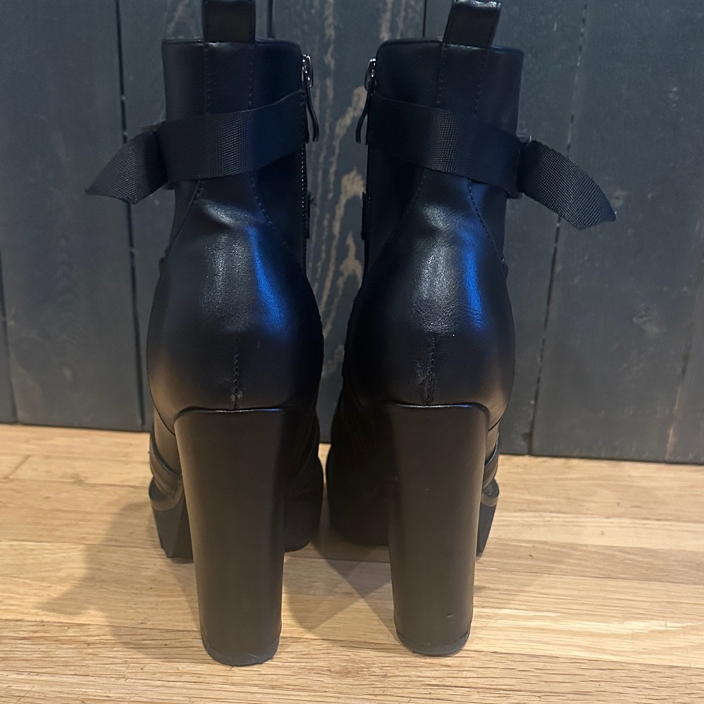 🕷️💋💄...Baddies Only Boots - Picture 5 of 10